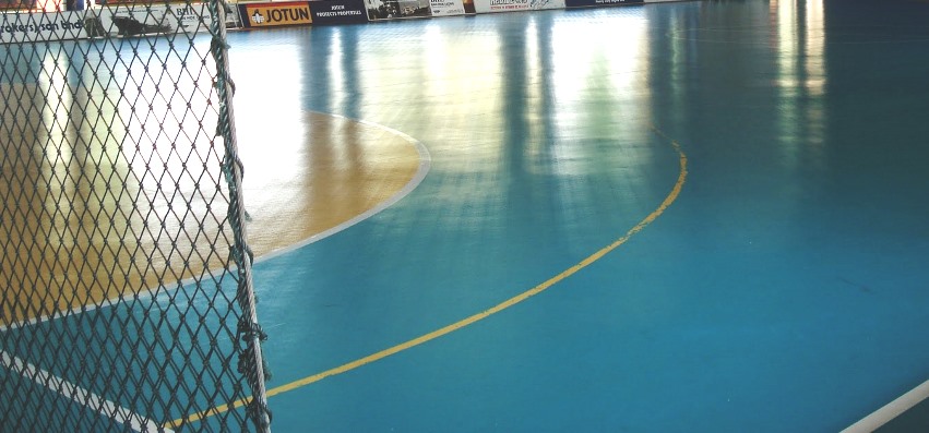 cat epoxy lantai lapangan futsal